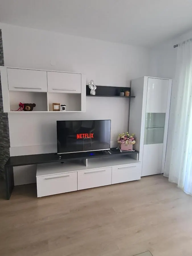 Apartmani Emily Pola 0*,